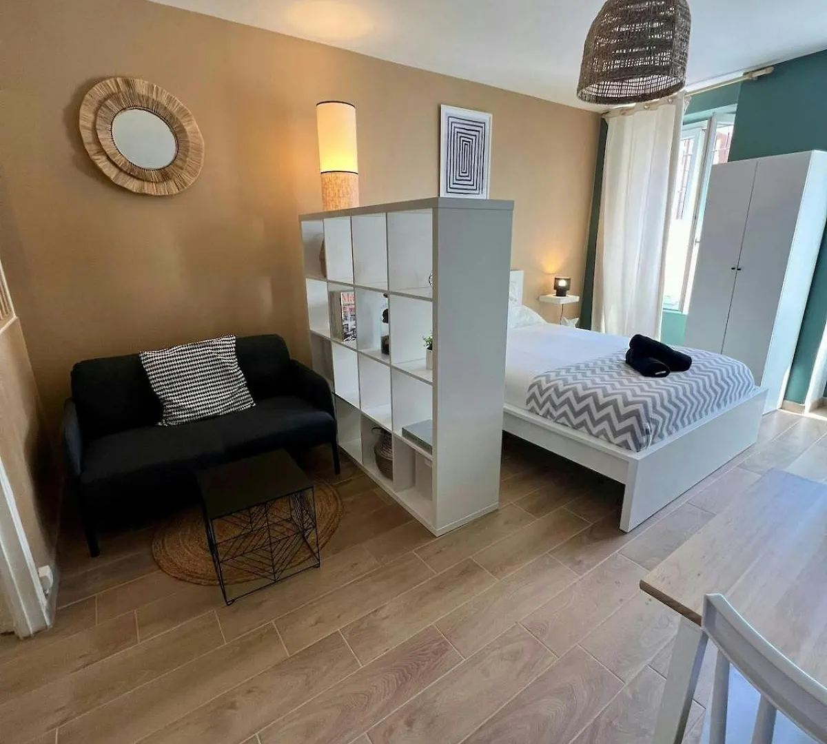 Studio Beethoven - Metro - Tramway - Parking location